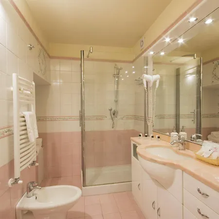 Quattro Cantoni Gasthof 2*
