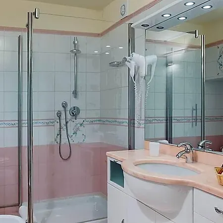 بيت ضيافة Quattro Cantoni 4*